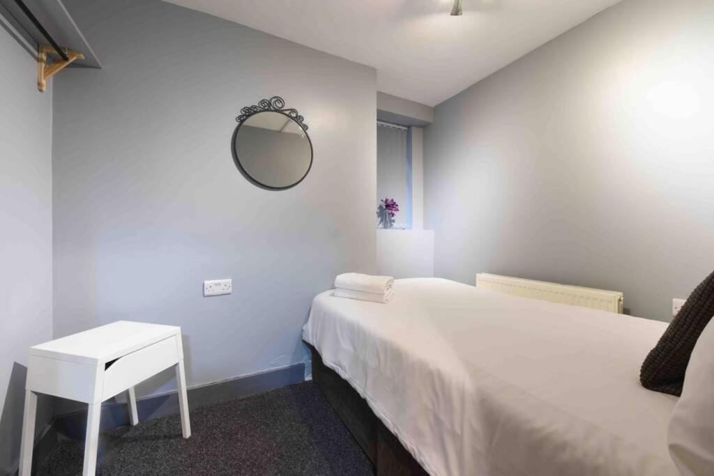 Back Turner Townhouse Apartment Манчестър Екстериор снимка