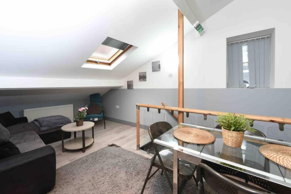 Back Turner Townhouse Apartment Манчестър Екстериор снимка
