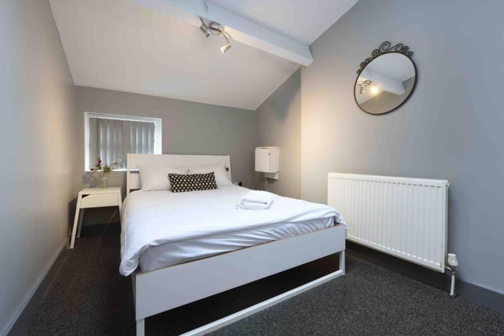Back Turner Townhouse Apartment Манчестър Екстериор снимка