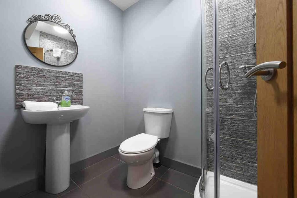 Back Turner Townhouse Apartment Манчестър Екстериор снимка
