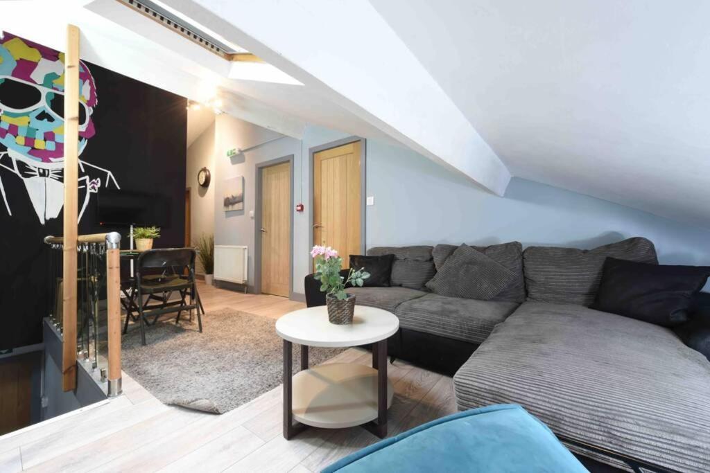 Back Turner Townhouse Apartment Манчестър Екстериор снимка