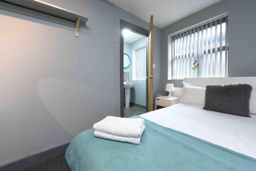 Back Turner Townhouse Apartment Манчестър Екстериор снимка